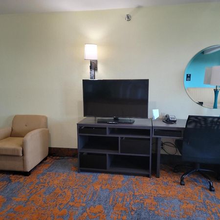 Hotel Super 8 By Wyndham Clearwater/St. Petersburg Airport Zewnętrze zdjęcie