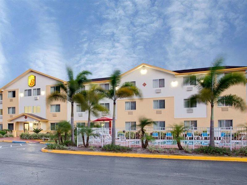 Hotel Super 8 By Wyndham Clearwater/St. Petersburg Airport Zewnętrze zdjęcie
