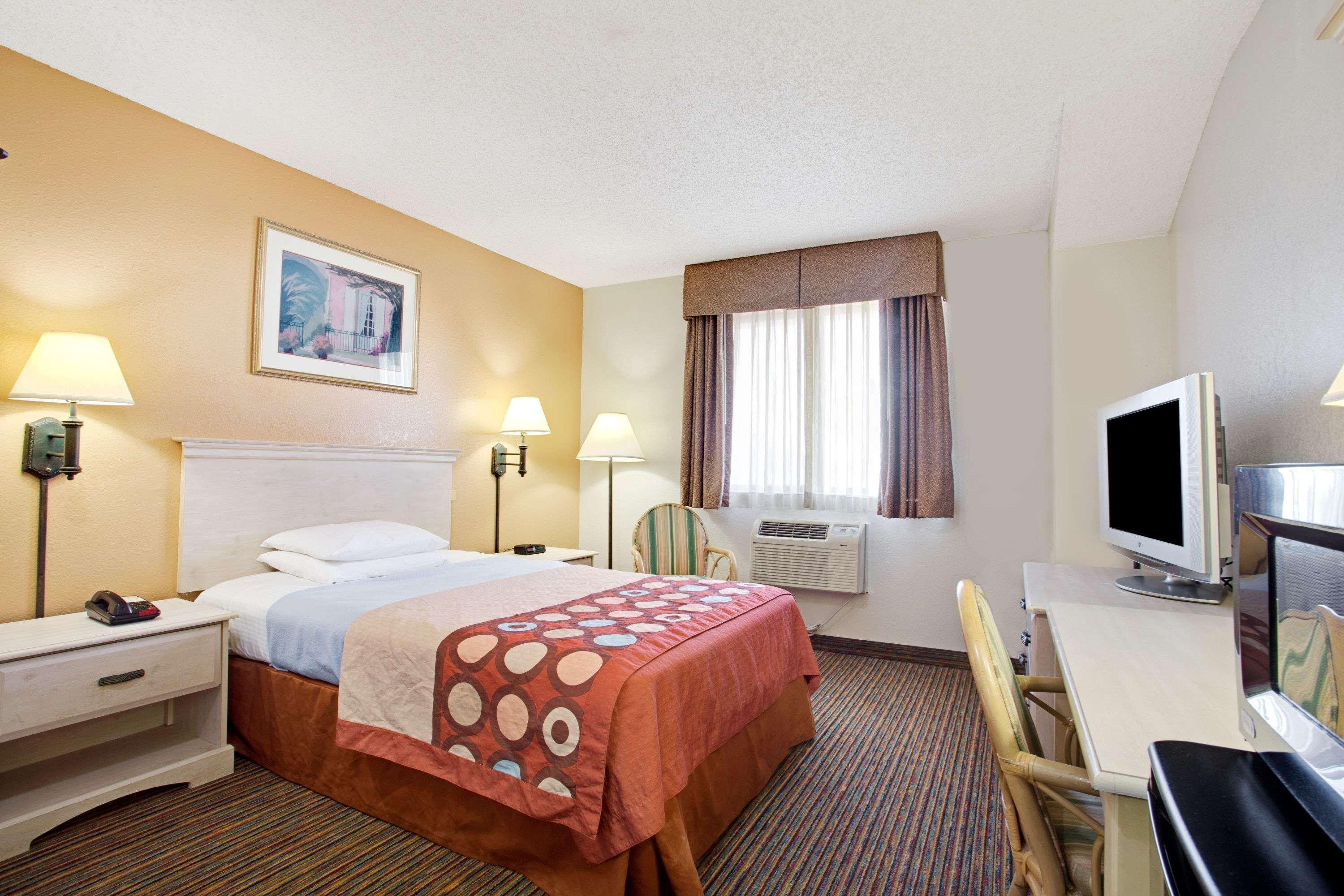 Hotel Super 8 By Wyndham Clearwater/St. Petersburg Airport Zewnętrze zdjęcie