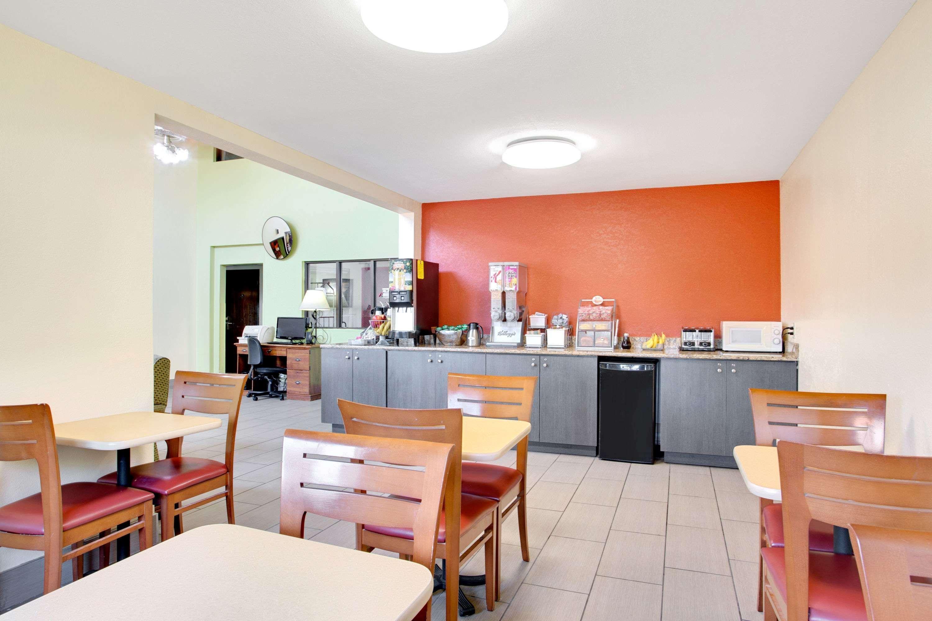 Hotel Super 8 By Wyndham Clearwater/St. Petersburg Airport Zewnętrze zdjęcie