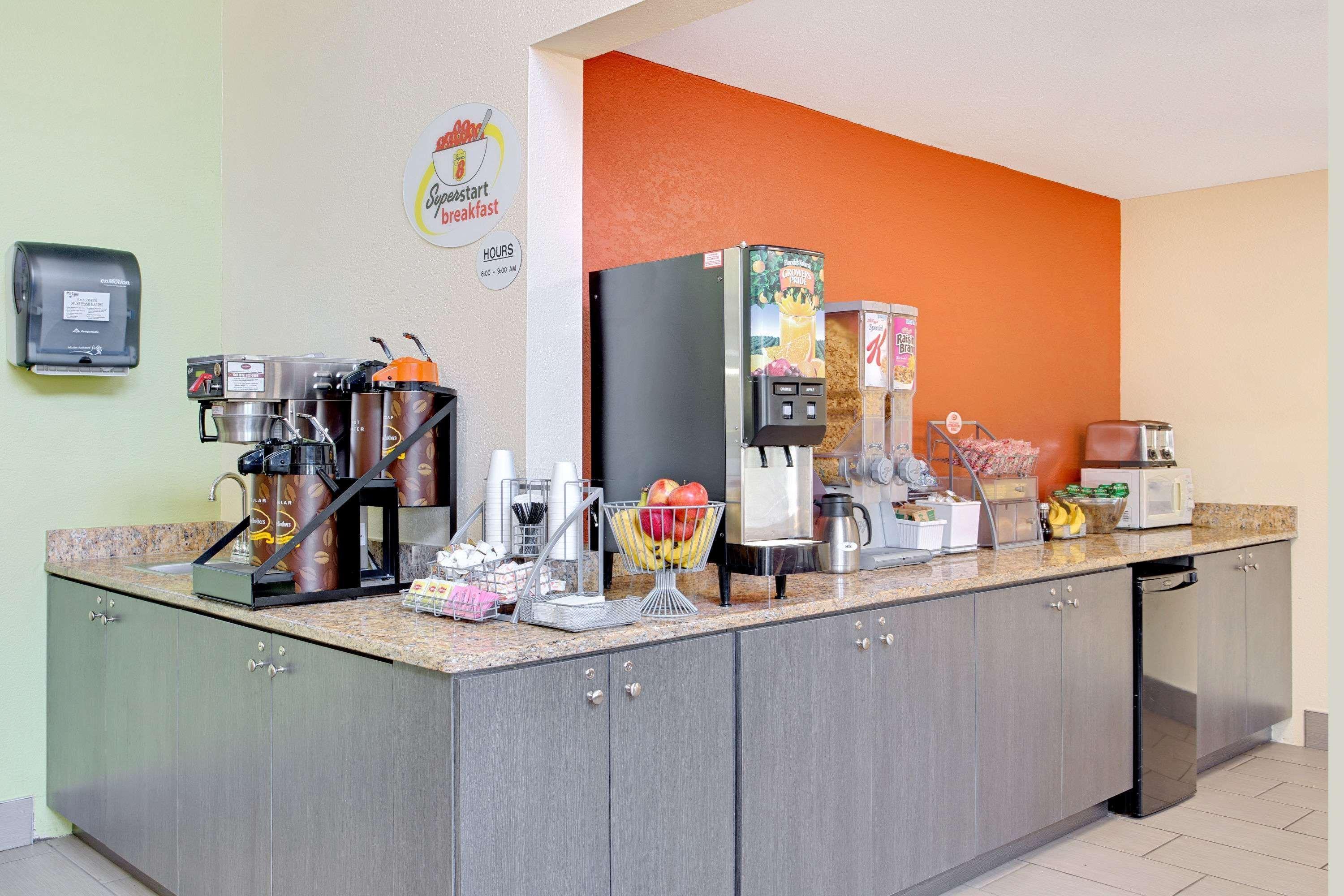 Hotel Super 8 By Wyndham Clearwater/St. Petersburg Airport Zewnętrze zdjęcie