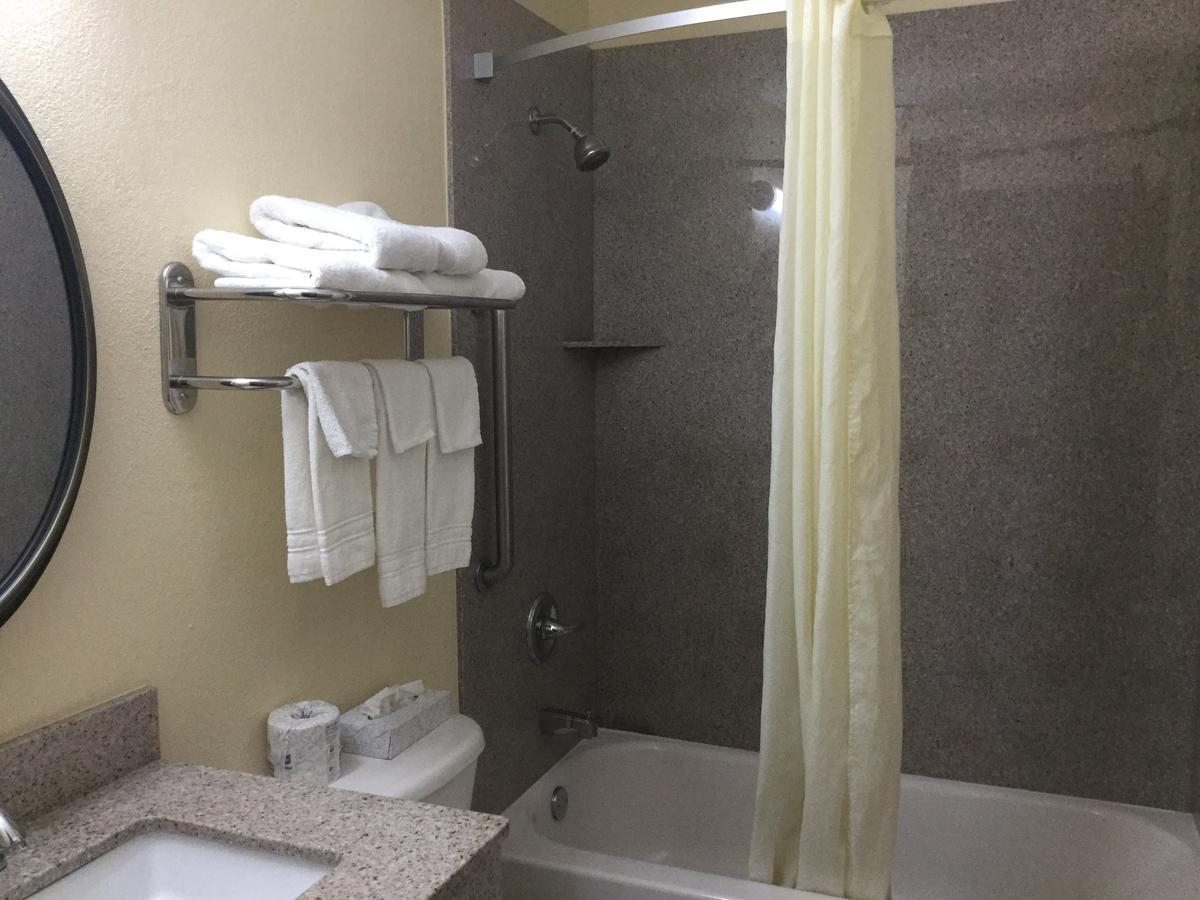 Hotel Super 8 By Wyndham Clearwater/St. Petersburg Airport Zewnętrze zdjęcie